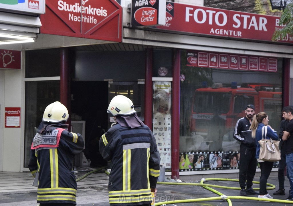 Feuer 2 Koeln Nippes Neusserstr P255.JPG - Miklos Laubert